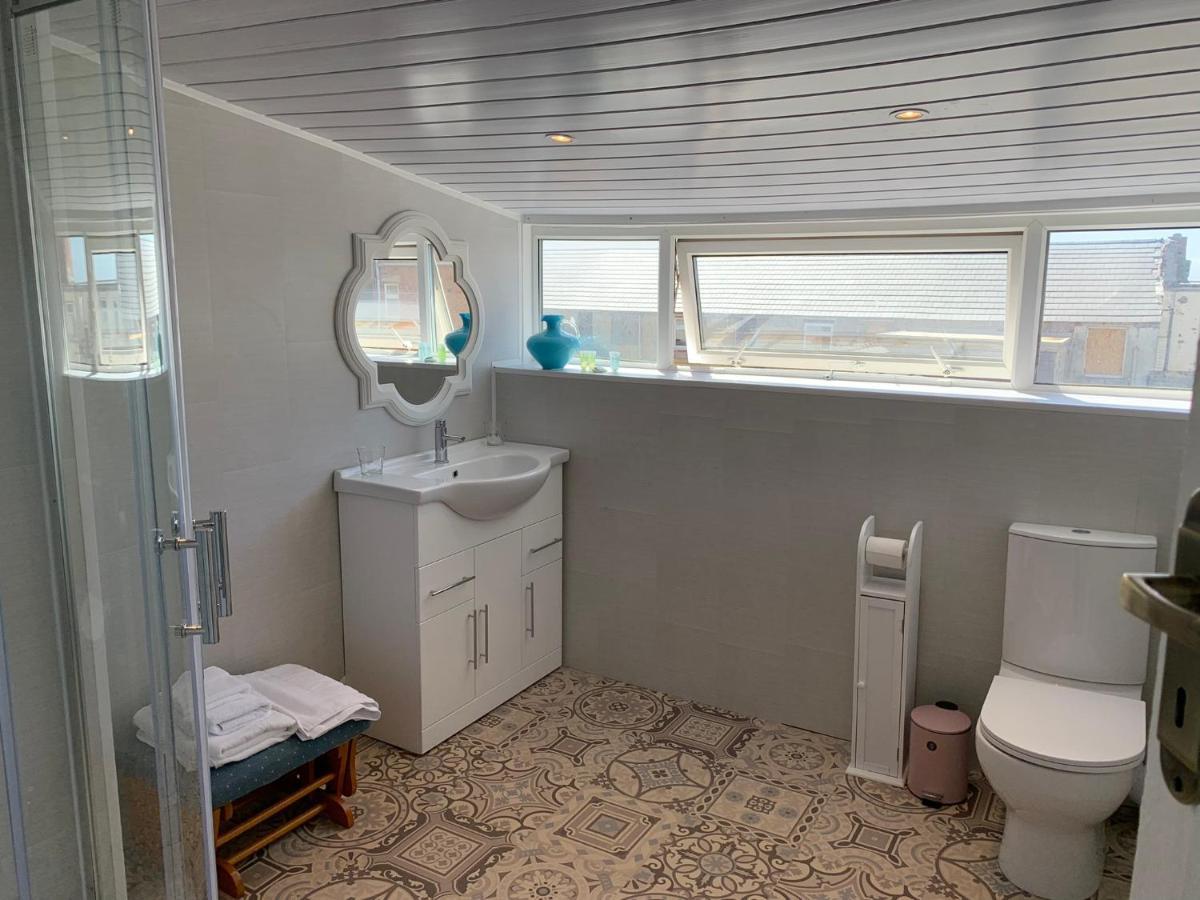 Heather Glen. Six Bedroom Home Near The Sea. 블랙풀 외부 사진